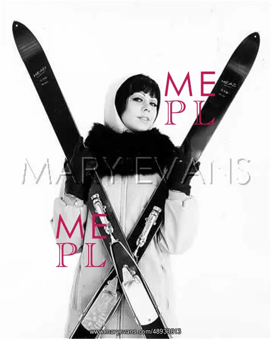 : FEMALE SKIWEAR MODEL : FEMALE SKIWEAR MODEL
