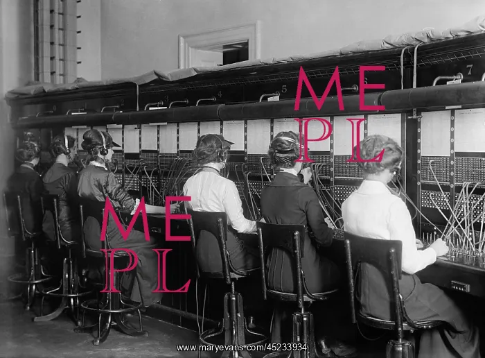 : Female telephone operators at a switchboard ? : Female telephone operators at a switchboard ?