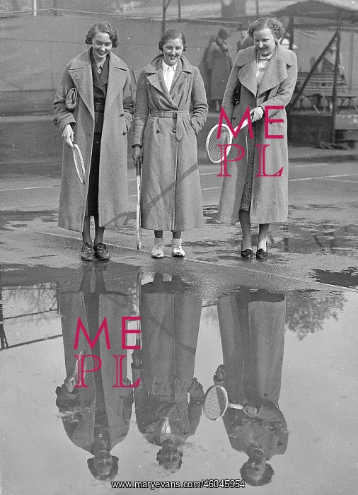 : Three female tennis players : Three female tennis players