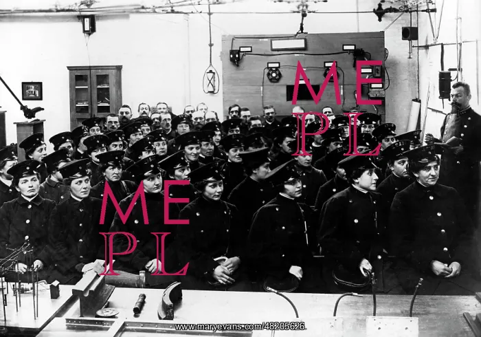 : Female ticket inspectors, 1915 : Female ticket inspectors, 1915