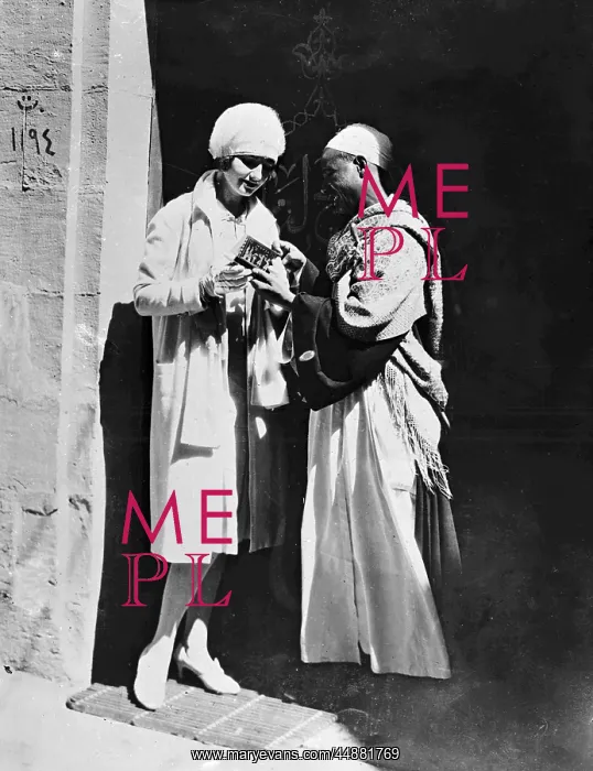 : FEMALE TOURIST IN EGYPT : FEMALE TOURIST IN EGYPT
