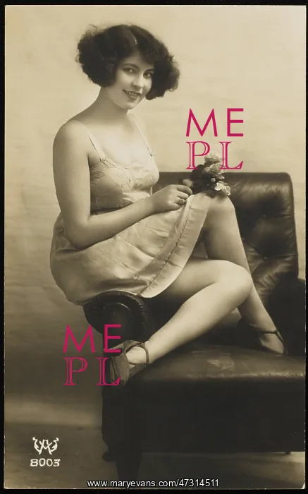  : FEMALE TYPE IN UNDIES