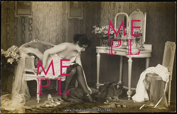  : FEMALE TYPE UNDRESSING