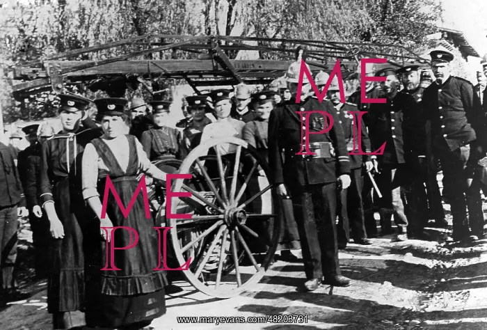 : Female war help in Tyrol, 1915 : Female war help in Tyrol, 1915