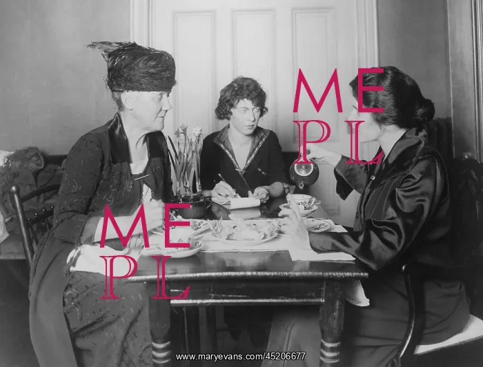 : Three feminists activists in conference. ? : Three feminists activists in conference. ?