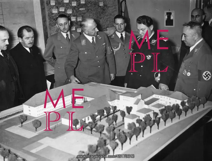 : Ferdinand Porsche, Arnold, Hermann Goering, Robert Ley, 1938 : Ferdinand Porsche, Arnold, Hermann Goering, Robert Ley, 1938