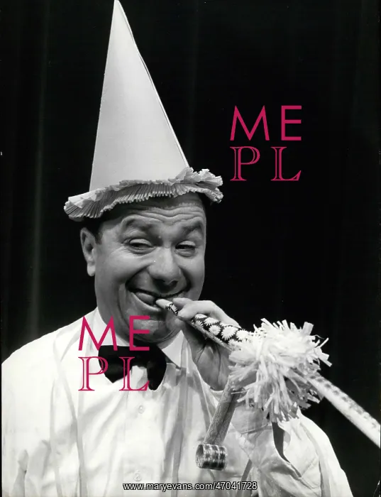 : Fernand Raynaud, standup comedian, Paris : Fernand Raynaud, standup comedian, Paris