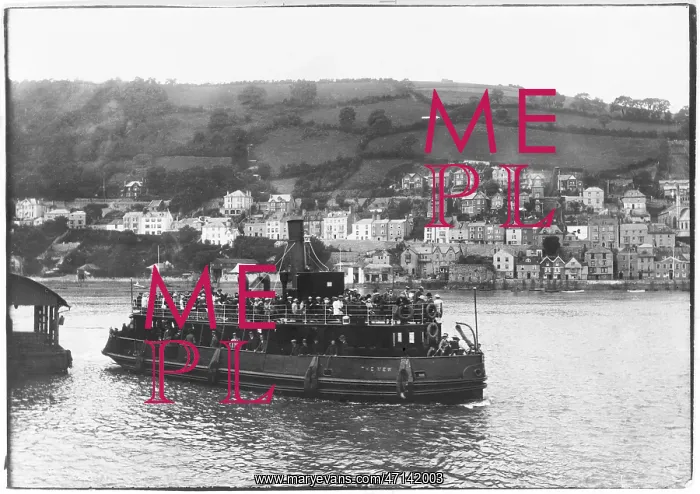 : Ferry crossing the River Dart at Dartmouth : Ferry crossing the River Dart at Dartmouth