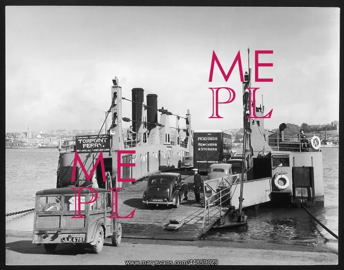 : FERRY AT PLYMOUTH : FERRY AT PLYMOUTH