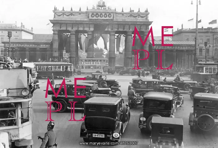 : The festively decorated Brandenburg Gate in Berlin, 1928 : The festively decorated Brandenburg Gate in Berlin, 1928