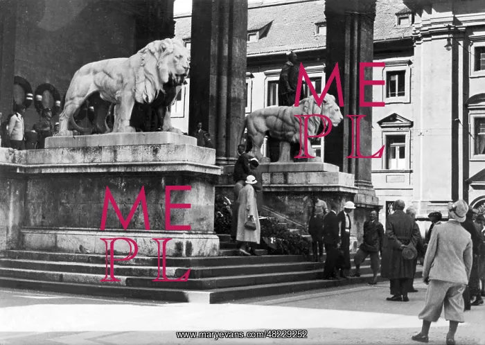 : Field Marshalis Hall in Munich, 1935 : Field Marshalis Hall in Munich, 1935