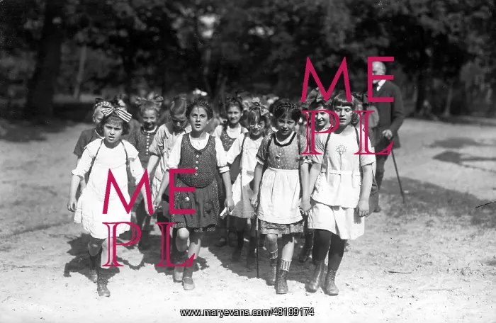 : Field trip, 1921 : Field trip, 1921