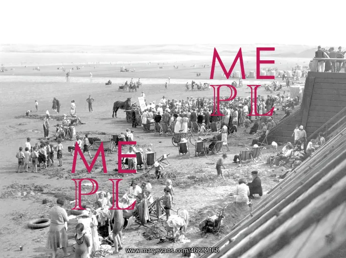  : Filey, the Beach c1935