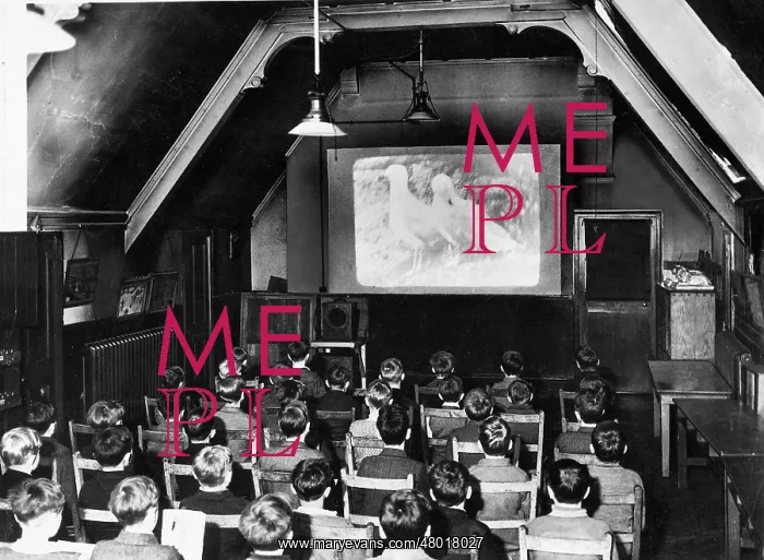 : Film screening during a lesson, 1938 : Film screening during a lesson, 1938