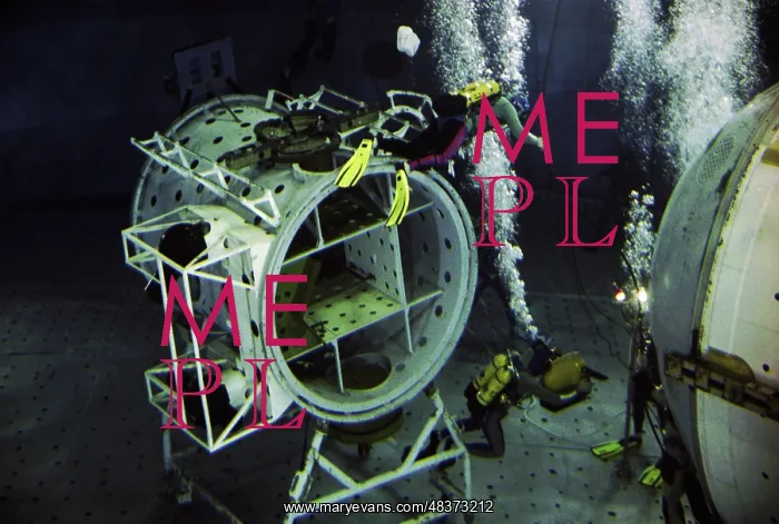 : Film shooting under water : Film shooting under water