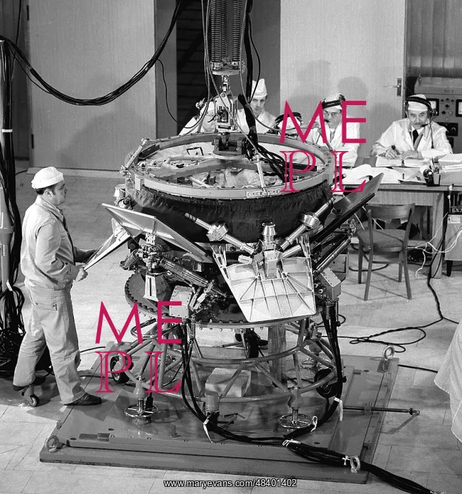 : Final docking test of Apollo and Soyuz spaceships, 1974 : Final docking test of Apollo and Soyuz spaceships, 1974