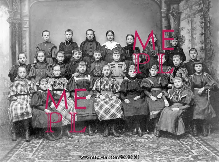 : Final year class of a girls boarding school in Bremen, 1903 : Final year class of a girls boarding school in Bremen, 1903