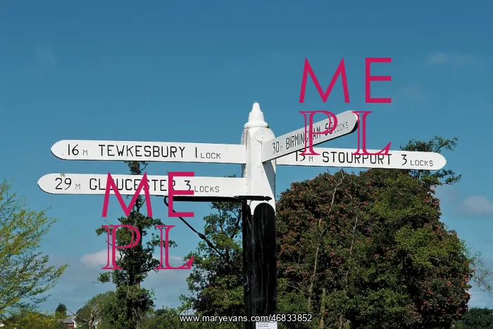 : Fingerpost on Birmingham canal at Worcester : Fingerpost on Birmingham canal at Worcester