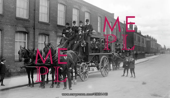 : Finishers on conveyance in front of hat factory : Finishers on conveyance in front of hat factory