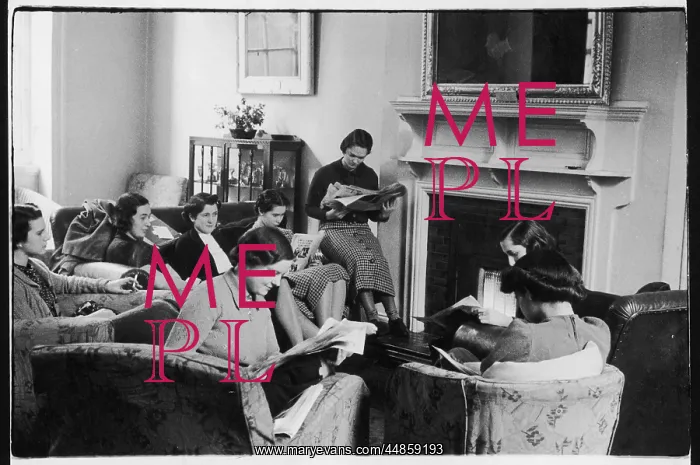 : FINISHING SCHOOL 1930S : FINISHING SCHOOL 1930S