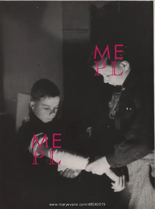 : Finnish boy scouts doing first aid training, WW2 : Finnish boy scouts doing first aid training, WW2