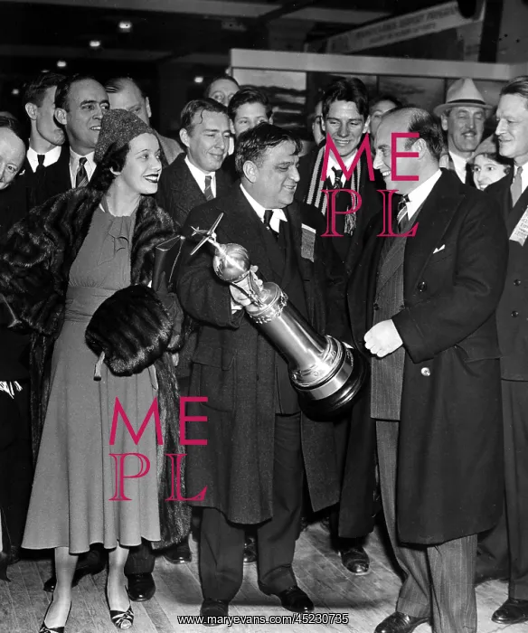 : Fiorello LaGuardia, presenting cup to Andre ? : Fiorello LaGuardia, presenting cup to Andre ?