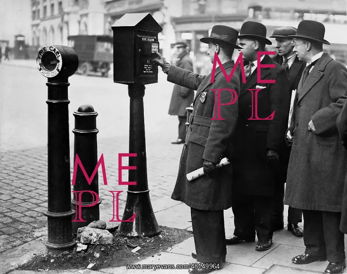 : Fire alarm in London, 1931 : Fire alarm in London, 1931