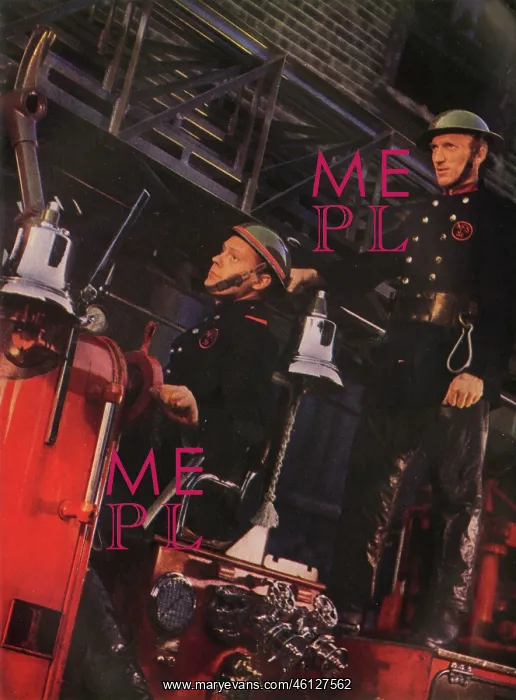 : A Fire Engine with a Turntable Ladder-pump : A Fire Engine with a Turntable Ladder-pump