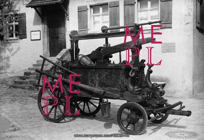 : Fire engine made of wood from 1759 : Fire engine made of wood from 1759