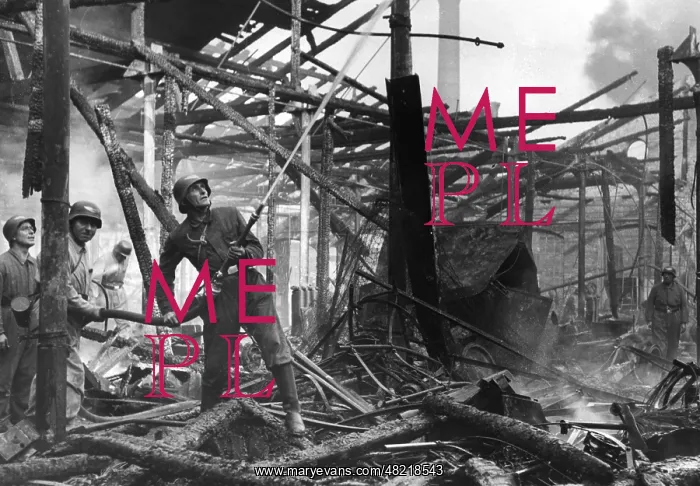 : Fire fighting after bomb hits in Berlin, 1940 : Fire fighting after bomb hits in Berlin, 1940