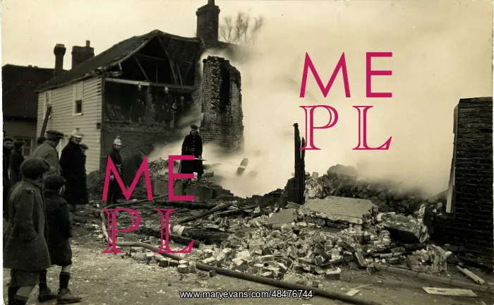 : Fire at Orpin's Stores, Brabourne Lees, Ashford, England : Fire at Orpin's Stores, Brabourne Lees, Ashford, England