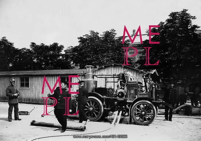 : Fire truck with double hose, 1906 : Fire truck with double hose, 1906