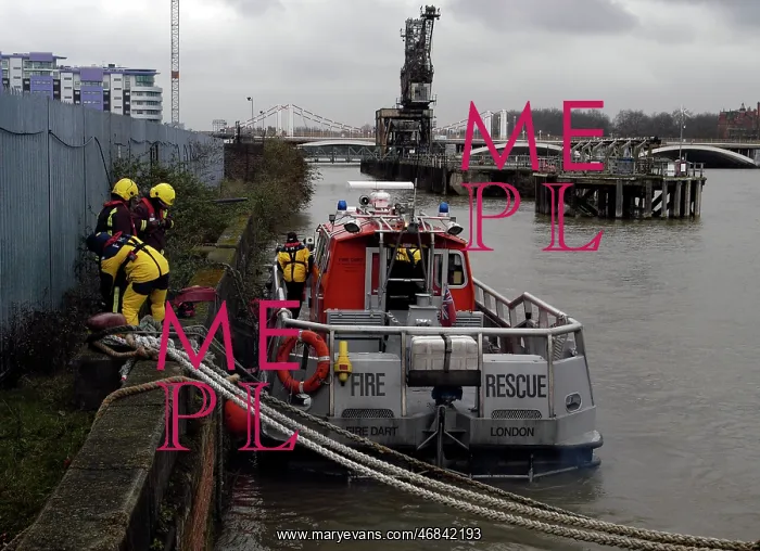 : Fireboat attending a fire in Battersea : Fireboat attending a fire in Battersea