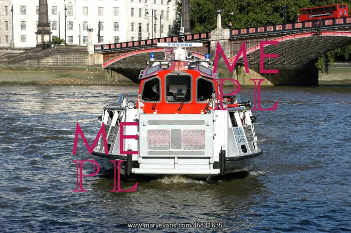 : Fireboat Fire-Dart, River Thames : Fireboat Fire-Dart, River Thames