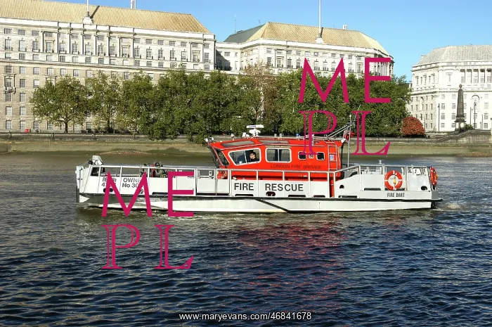 : Fireboat Fire-Dart, River Thames : Fireboat Fire-Dart, River Thames