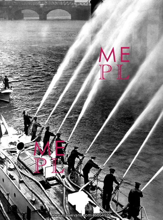 : Fireboat Massey Shaw with eight hoses pumping : Fireboat Massey Shaw with eight hoses pumping
