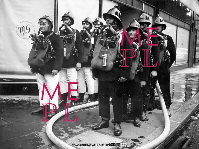 : Firefighters at Middlesex Street, Aldgate, E1 : Firefighters at Middlesex Street, Aldgate, E1