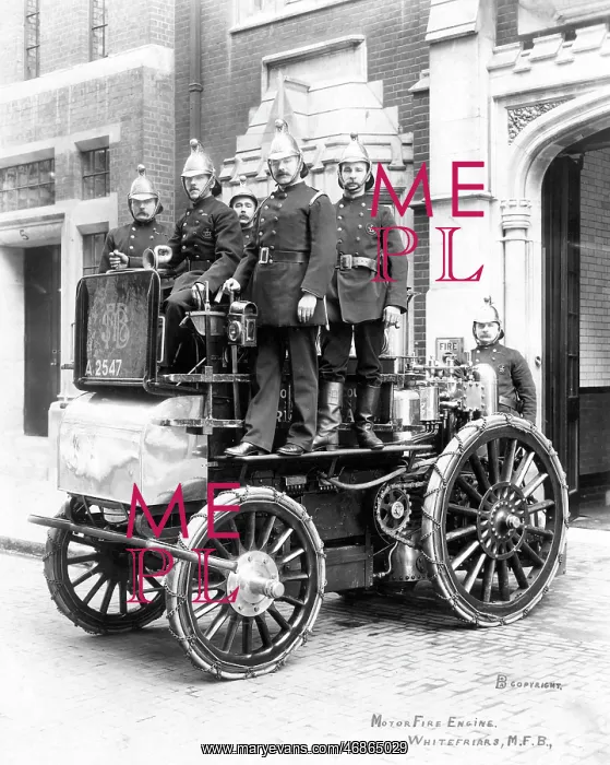 : Firefighters with motor fire engine, Whitefriars MFB : Firefighters with motor fire engine, Whitefriars MFB