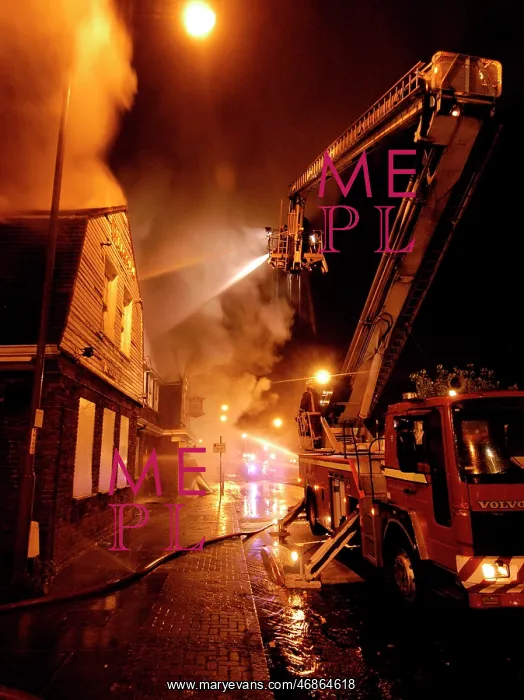 : Firefighters working at scene of pub fire, SE London : Firefighters working at scene of pub fire, SE London