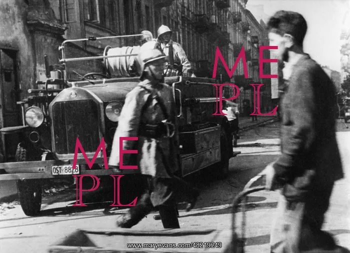 : Firemen in the Warsaw Ghetto : Firemen in the Warsaw Ghetto