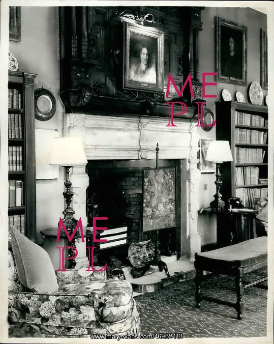 : Fireplace in Long Gallery at Chequers, PM's residence : Fireplace in Long Gallery at Chequers, PM's residence