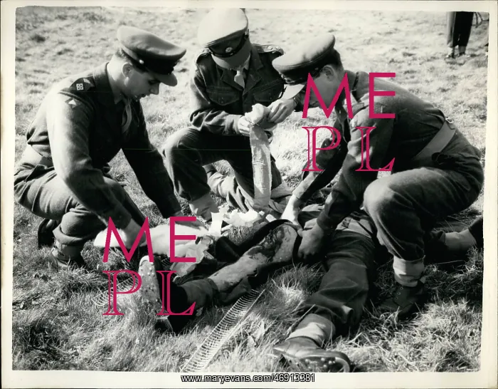 : First aid army training for atomic warfare, near Aldershot : First aid army training for atomic warfare, near Aldershot