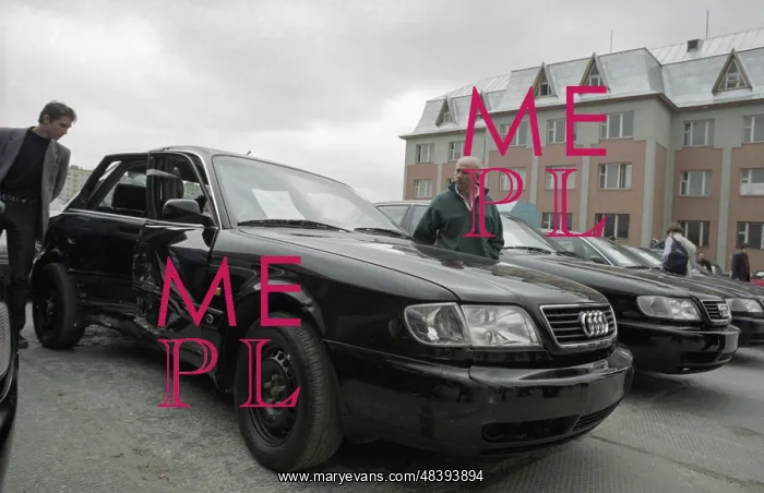 : First auction for foreign-made car of Russian officials : First auction for foreign-made car of Russian officials