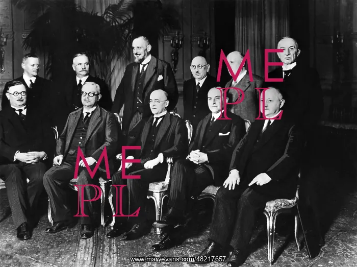 : The first Bruening cabinet, 1930 : The first Bruening cabinet, 1930