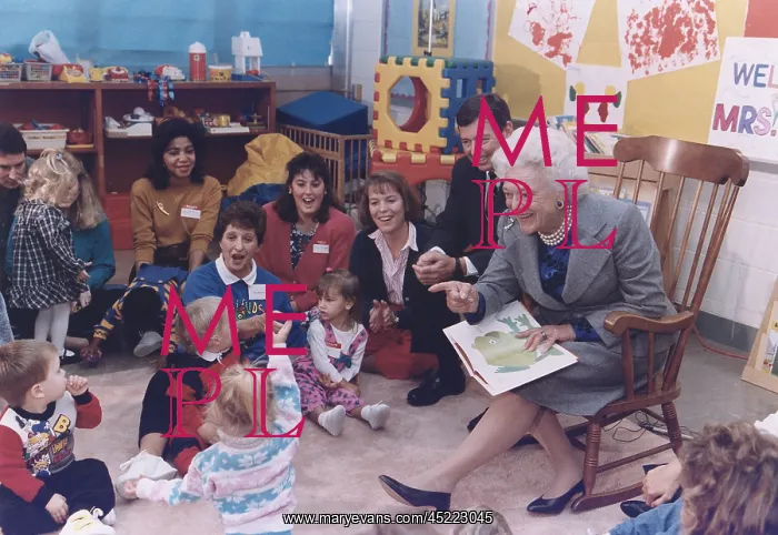 : First Lady Barbara Bush and Missouri Governor ? : First Lady Barbara Bush and Missouri Governor ?