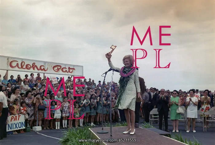 : First Lady campaigning in Hawaii. A crowd ? : First Lady campaigning in Hawaii. A crowd ?