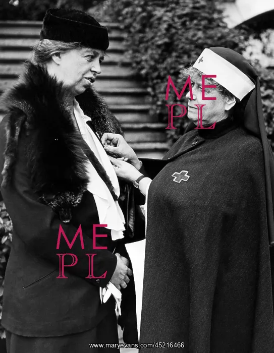 : First Lady Eleanor Roosevelt being enrolled ? : First Lady Eleanor Roosevelt being enrolled ?