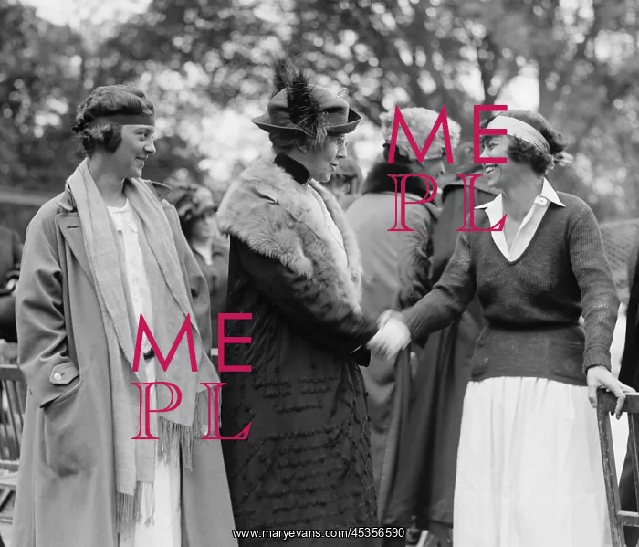 : First Lady Florence Harding shaking hands with tennis : First Lady Florence Harding shaking hands with tennis