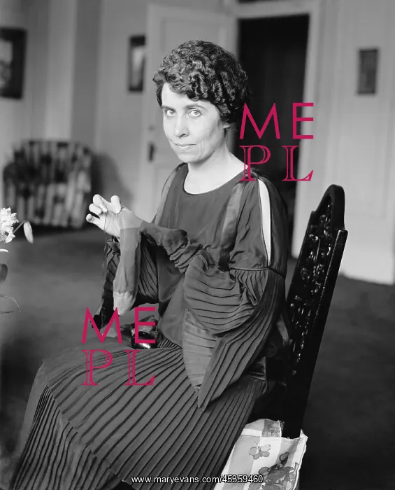 : First Lady Grace Coolidge darning socks on August : First Lady Grace Coolidge darning socks on August