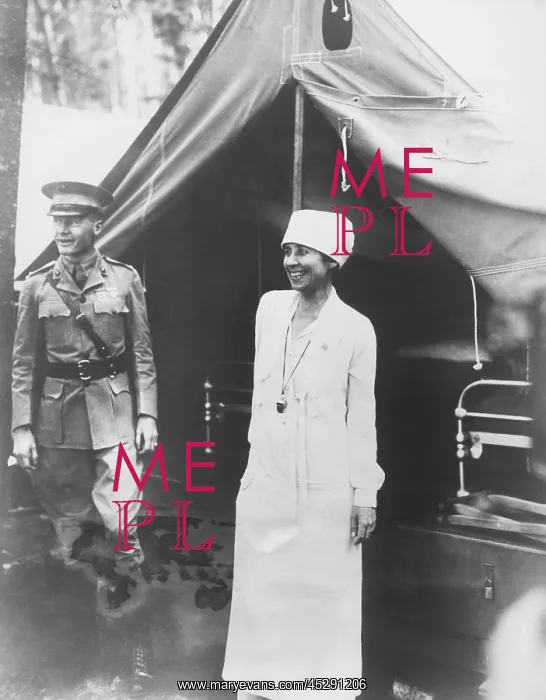 : First Lady Grace Coolidge visiting the Marine camp : First Lady Grace Coolidge visiting the Marine camp